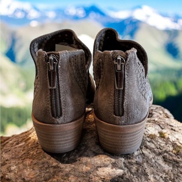 Vince Camuto tan suede leather booties. - Picture 3 of 8